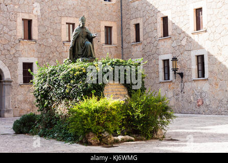 Statue von Bischof Pere Joan campins ich Barcelo am Santuari De Lluc Stockfoto