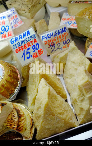 Parmigiano Reggiano Käse auf dem Markt Garküche, Florenz, Italien Stockfoto