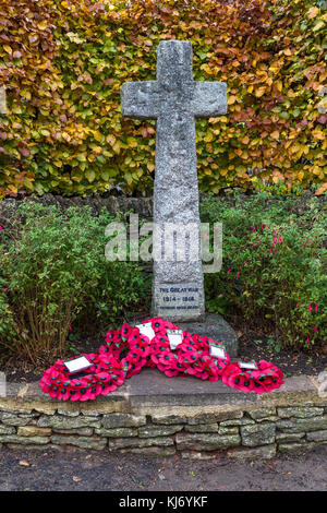 1914-1918 War Memorial Cross, Barnsley Dorf, Cotswolds, England Großbritannien Stockfoto