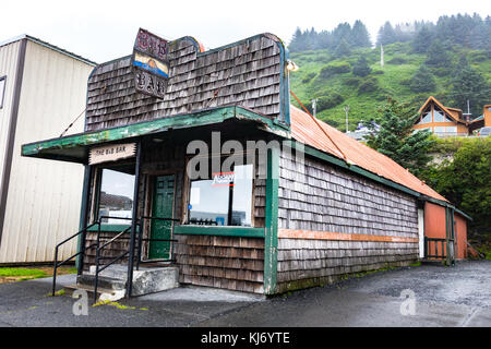 Kodiak, Alaska, USA - August 7th, 2017: Das b&b Bar auf der 326 shelikof st in Kodiak, Alaska. Stockfoto