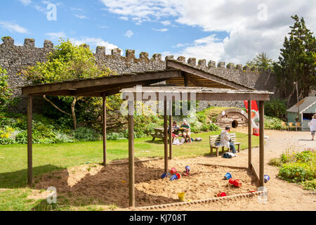 Sandkasten im Kinderspielbereich spielen/Spielplatz in Birr Castle, Offaly, Irland, Europa Stockfoto