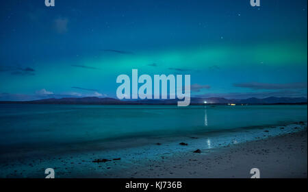 Northern Lights an angesehen Ganavan Sands in der Nähe von Oban an der Westküste von Schottland im November 2017 Stockfoto