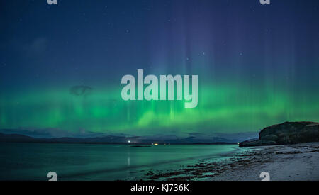 Northern Lights an angesehen Ganavan Sands in der Nähe von Oban an der Westküste von Schottland im November 2017 Stockfoto