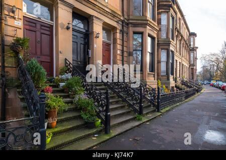 Verkauft sign on Queens Drive in Queens Park District of Glasgow, Scotland, Vereinigtes Königreich Stockfoto