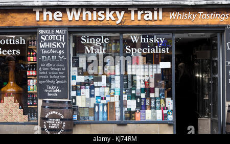 Der Whisky Trail Shop auf der Royal Mile in Edinburgh, Schottland, Großbritannien Stockfoto