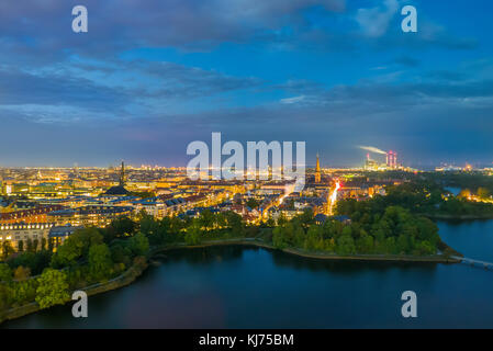 Schöne Stadtbild und cloudscape in Kopenhagen in der Nacht Stockfoto