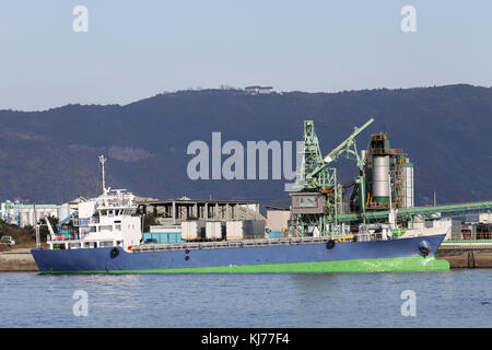 Cargo Schiff angedockt im Hafen Stockfoto