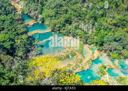 Blick vom Aussichtspunkt Semuc Champey in Guatemala Stockfoto