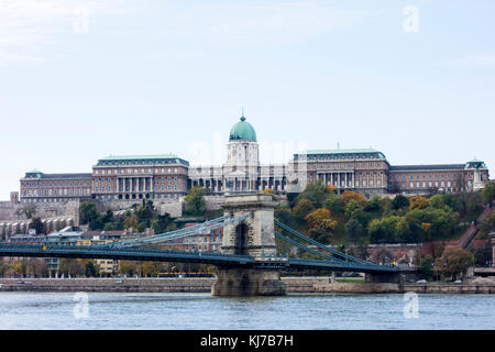 Die Budaer Burg mit Széchenyi Kettenbrücke. Budapest Stockfoto