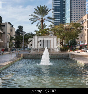 Brunnen und Gedenktafel an Gründer Square, Rothschild Boulevard, Tel Aviv, Israel Stockfoto