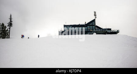 Ski Lodge in verschneiten Gegend, Whistler, British Columbia, Kanada Stockfoto