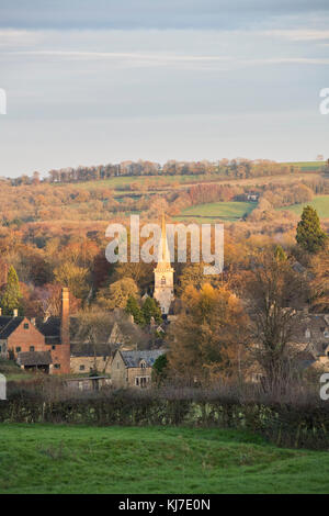 Lower Slaughter Dorf in den späten Herbst. Lower Slaughter, Cotswolds, Gloucestershire, England. Stockfoto