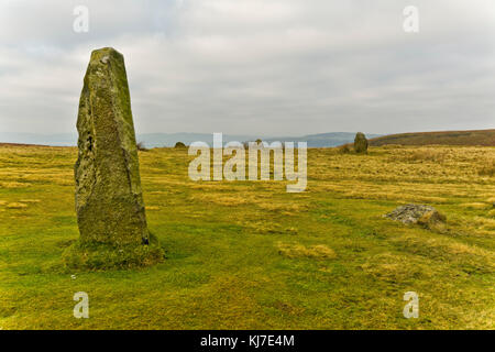 Die mitchell Falten ist ein bronzezeit Steinkreis in dramatischen Moor auf stapeley Hügel. Es einmal von rund 30 Steine, von denen 15 noch gegenüber Bestand Stockfoto