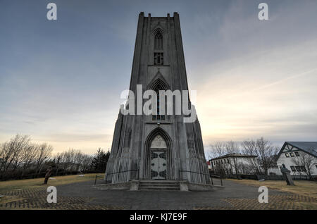 Kathedrale landakot landakotskirkja (die Kirche) offiziell benannte Basilika krists konungs (die Basilika von Christus, dem König). Wahrzeichen von Reykjavik in Eis Stockfoto