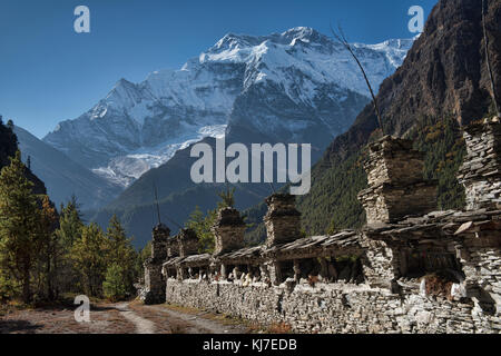 Blick auf Annapurna ii und lamjung Himal, oberer Mustang, Nepal Annapurna Circuit, Stockfoto