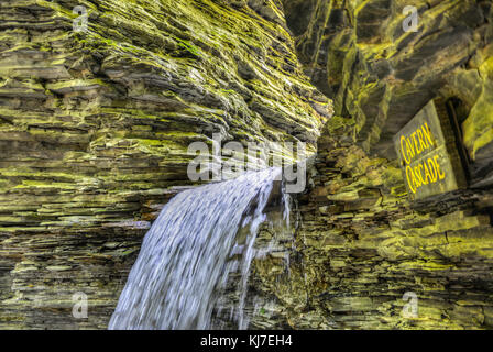 Cavern Cascade von Watkins Glen State Park, New York. Teil der Finger Lakes Region. Stockfoto