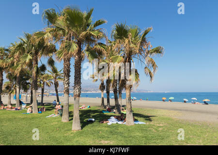 Torre del Mar, Costa del Sol, Provinz Malaga, Andalusien, Südspanien. Der Strand. Stockfoto