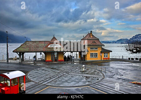 Der Bahnhof (und 'port) von Vitznau, Luzern See, Schweiz. Stockfoto