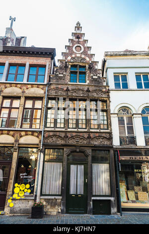 Gent, Belgien - 28, 2017 August: Fassade eines alten historischen Gebäude der mittelalterlichen Stadt Gent, Belgien Stockfoto