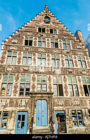Gent, Belgien - 28, 2017 August: Fassade eines alten historischen Gebäude der mittelalterlichen Stadt Gent, Belgien Stockfoto