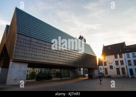 Gent, Belgien - 28. August 2017: Pavillon der Gemeinde oder stadshal bei Sonnenuntergang in der Altstadt der mittelalterlichen Stadt Gent, Belgien Stockfoto