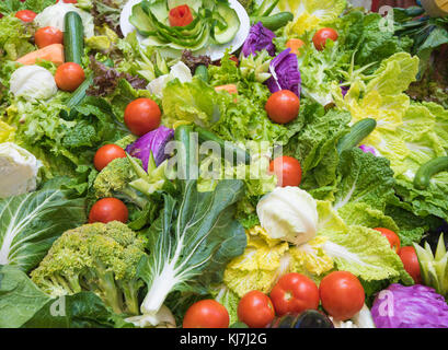 Auswahl Anzeige der Salat essen zu einem Luxus Restaurant Buffet Bar Stockfoto