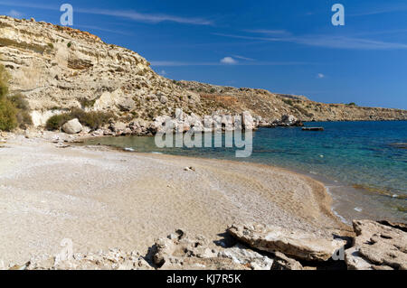 Hidden Beach in der Nähe von Roter Sand Bay oder Kokkini Ammos, in der Nähe von Archangelos, Rhodos, Dodekanes, Griechenland. Stockfoto