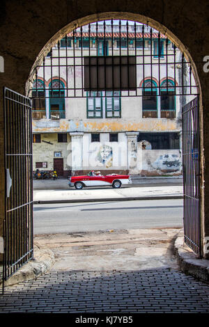 Street Scene, vintage American Car, die Altstadt von Havanna, Kuba Stockfoto