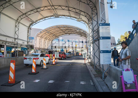 Nogales, Arizona - die Nogales - Grand Avenue Grenzübergang zwischen den USA und Mexiko. Stockfoto