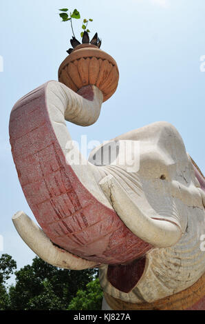 Elefantenstatue vor dem Birla-Tempel in Neu-Delhi Indien Stockfoto