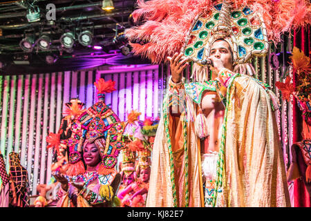 Cultural Performance Tanz in Cabaret Parisien, Havanna, Kuba Stockfoto