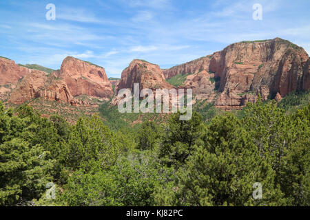 Navajo Sandsteinformationen von der Kolob Canyons Rd auf NW gesehen Seite des Zion National Park Stockfoto