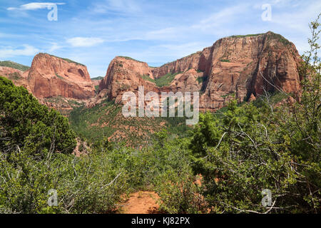 Navajo Sandsteinformationen von der Kolob Canyons Rd auf NW gesehen Seite des Zion National Park Stockfoto