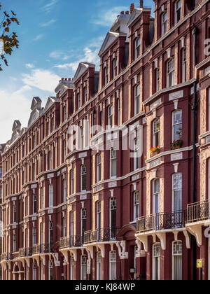 Traditionelle Häuser und Apartments in London, London, Großbritannien. Stockfoto