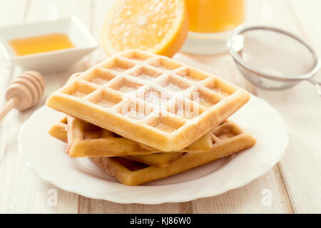 Selektiver Fokus auf der Vorderseite Belgien Waffeln in der Platte Stockfoto