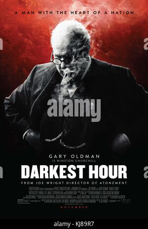 ELEASE DATE: November 22, 2017 TITEL: Darkest Hour STUDIO: Focus Features Regie: Joe Wright PLOT: Während der frühen Tage des Zweiten Weltkriegs, das Schicksal der westlichen Europa hängt an der neu ernannte der britische Premierminister Winston Churchill, der entscheiden muss, ob mit Hitler zu verhandeln oder gegen unglaubliche Chancen kämpfen. STARRING: GARY OLDMAN als Winston Churchill Poster Art (Credit Bild: © Focus Features/Entertainment Bilder) Stockfoto