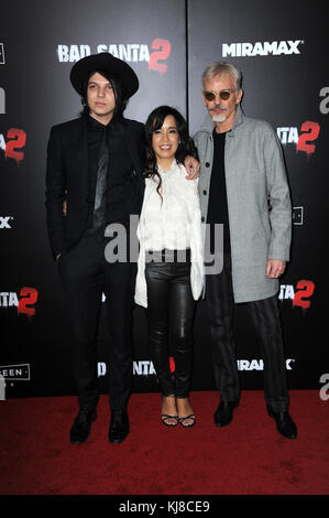NEW YORK, NY - 15. NOVEMBER: William Thornton, Connie Angland, Billy Bob Thornton besucht am 15. November 2016 die New York Premiere im AMC Loews Lincoln Square 13 Theater. Leute: William Thornton, Connie Angland, Billy Bob Thornton Stockfoto