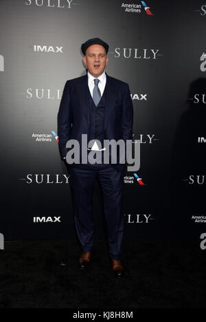 NEW YORK, NY - SEPTEMBER 06: Mike O'Malley besucht die "Sully" New York Premiere in Alice Tully Hall, Lincoln Center am 6. September 2016 in New York City. Personen: Mike O'Malley Stockfoto