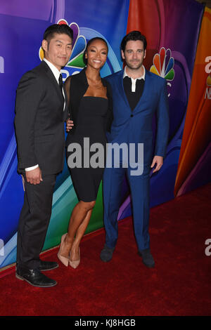 BEVERLY HILLS, CA - AUGUST 02 :Brian Tee, Yaya DaCosta, Colin Donnell kommt an der 2016 Summer TCA Tour - NBCUniversal Press Tour Tag 1 im Beverly Hilton Hotel am 2. August 2016 in Beverly Hills, Kalifornien. Personen: Brian Tee, Yaya DaCosta, Colin Donnell Stockfoto