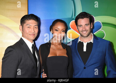 BEVERLY HILLS, CA - AUGUST 02 :Brian Tee, Yaya DaCosta, Colin Donnell kommt an der 2016 Summer TCA Tour - NBCUniversal Press Tour Tag 1 im Beverly Hilton Hotel am 2. August 2016 in Beverly Hills, Kalifornien. Personen: Brian Tee, Yaya DaCosta, Colin Donnell Stockfoto