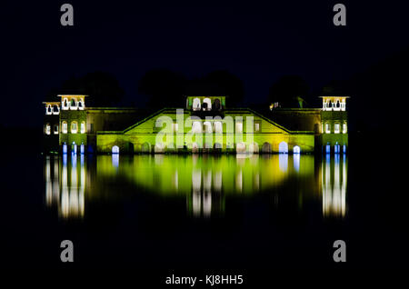 Eine Ansicht von Jal Mahal, ein berühmter Ort für Touristen in der Stadt Jaipur im Bundesstaat Rajasthan in Indien. Stockfoto