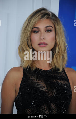 NEW YORK, NY - AUGUST 28: Hailey Baldwin nimmt am 28. August 2016 in New York City an den MTV Video Music Awards 2016 im Madison Square Garden Teil. Personen: Hailey Baldwin Stockfoto