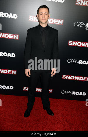 NEW YORK, NY - 13. SEPTEMBER: Joseph Gordon-Levitt nimmt am 13. September 2016 an der „Snowden“ NYC Premiere am AMC Loews Lincoln Square in New York City Teil Stockfoto