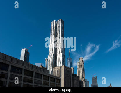 8 Spruce Street, eine moderne Struktur von Frank Gehry entworfenen, auch als Beekman Tower und New York von Gehry bekannt Stockfoto