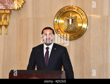 Kairo, Ägypten - 22. November 2017 - der libanesische Premierminister Saad Hariri hielt am Dienstag für Gespräche mit dem ägyptischen Präsidenten Abdel Fatah Al Sisi kurz in Ägypten auf, bevor er nach Beirut zurückkehrte, wo der Libanon noch immer von seinem überraschenden Rücktritt am 4. November in einer Rede Saudi-Arabiens heimgesucht wird. inmitten einer eskalierenden regionalen Krise. (Handout Pool Foto) Stockfoto