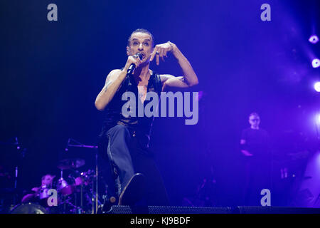 London, Großbritannien. 22. Nov 2017. Dave Gahan von Depeche Mode führt in der O2 Arena in London, England. Credit: Jason Richardson/Alamy leben Nachrichten Stockfoto