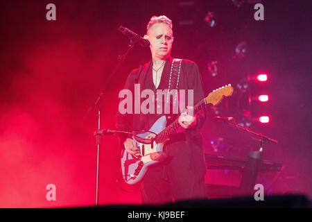 London, Großbritannien. 22. Nov 2017. Martin Gore von Depeche Mode führt in der O2 Arena in London, England. Credit: Jason Richardson/Alamy leben Nachrichten Stockfoto