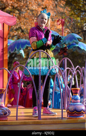 New York, USA. November 2017. Jojo Siwa in der 91. Annual Macy's Thanksgiving Day Parade am 23. November 2017 in New York City. Credit: Erik Pendzich/Alamy Live News Stockfoto