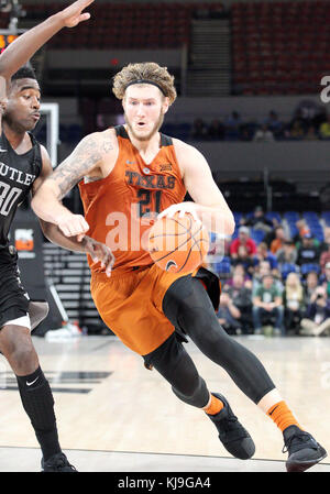 November 23, 2017: Texas Longhorns, Dylan Osetkowski (21) während der NCAA Basketball Spiel zwischen den Butler Bulldogs und die Texas Longhorns am Veterans Memorial Coliseum, Portland, Oregon. Larry C. Lawson Stockfoto