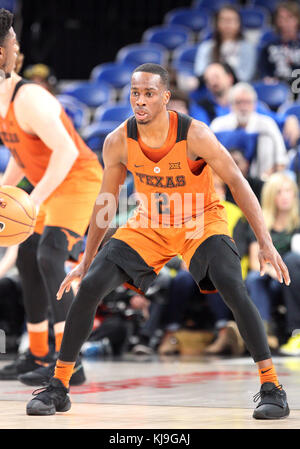 November 23, 2017: Texas Longhorns guard Matt Coleman (Nr. 2) während der NCAA Basketball Spiel zwischen den Butler Bulldogs und die Texas Longhorns am Veterans Memorial Coliseum, Portland, Oregon. Larry C. LawsonCSM Stockfoto